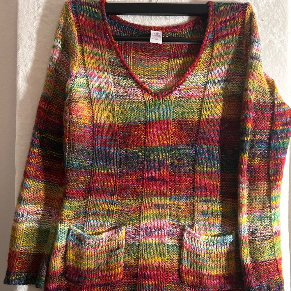 BOBBIE BROOKS| Multi-Color| Pull over V-neck| Size Medium